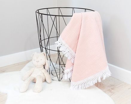 Baby Nellys Luxusná mušelínová deka BOHO s třásněmi, 70 x 100 cm, růžová